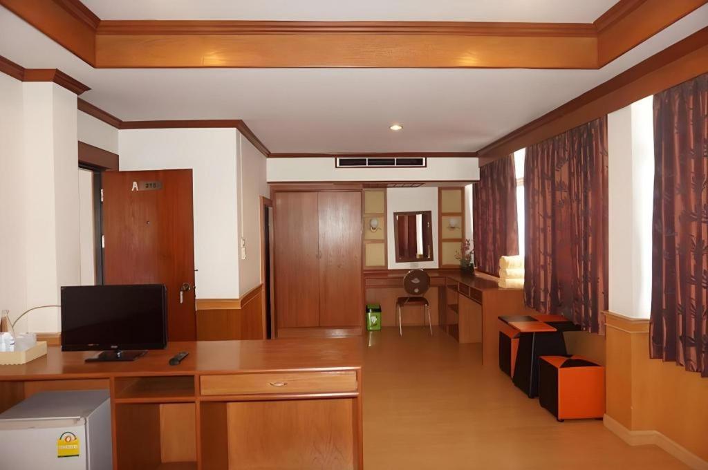 Supak Hotel Kalasin Exterior foto